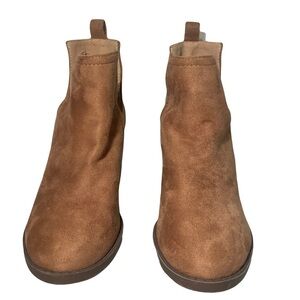 ZBY  women’s Brown Suede Ankle Boots W/side cutout size 5